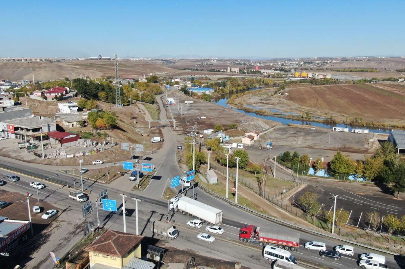 Diyarbakır Büyükşehir Belediyesi eski Mardin Yolu'nda yenileme çalışmalarına başlıyor